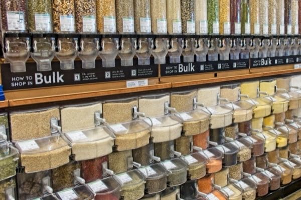 Bulk food aisle food can reduce food waste